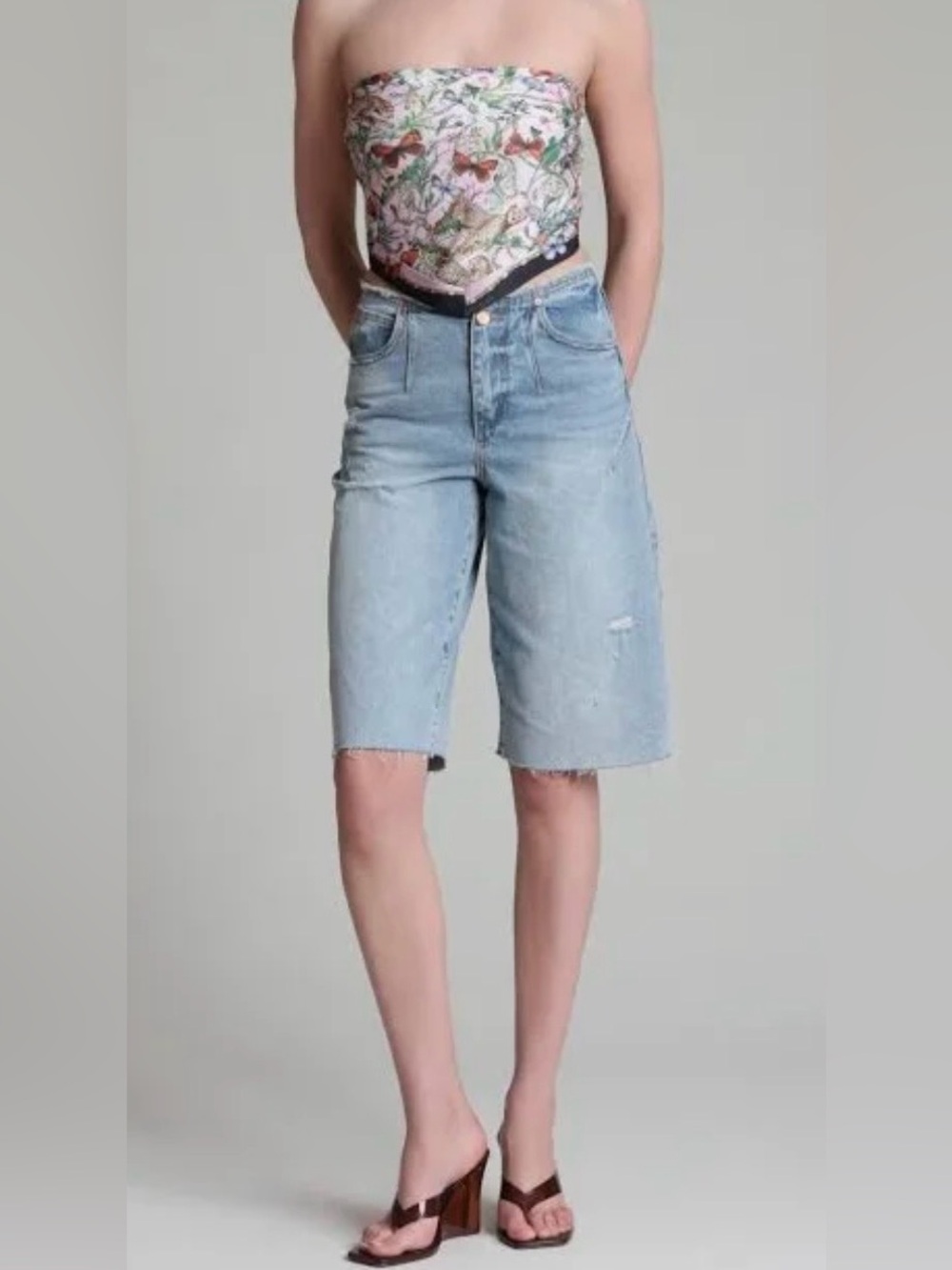 Avec Les Filles Light Wash Denim Distressed Bermuda Shorts Size 30 - Picture 4 of 16